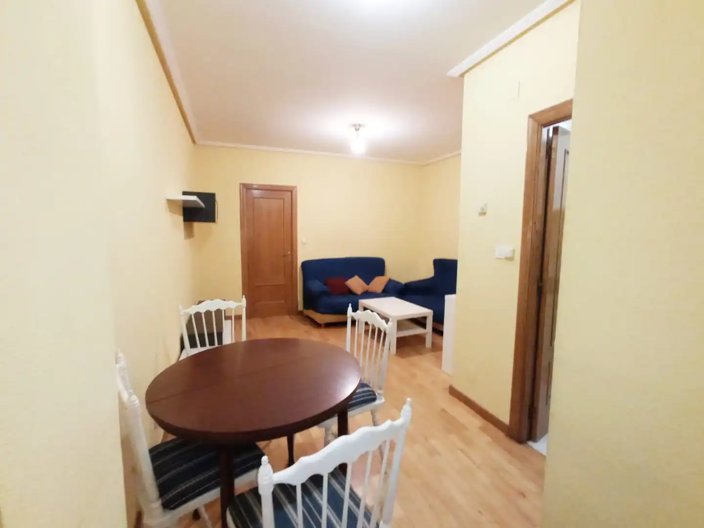 Sala de estar de Apartamento en venta en Burgos con Calefacción, Parquet y Amueblado