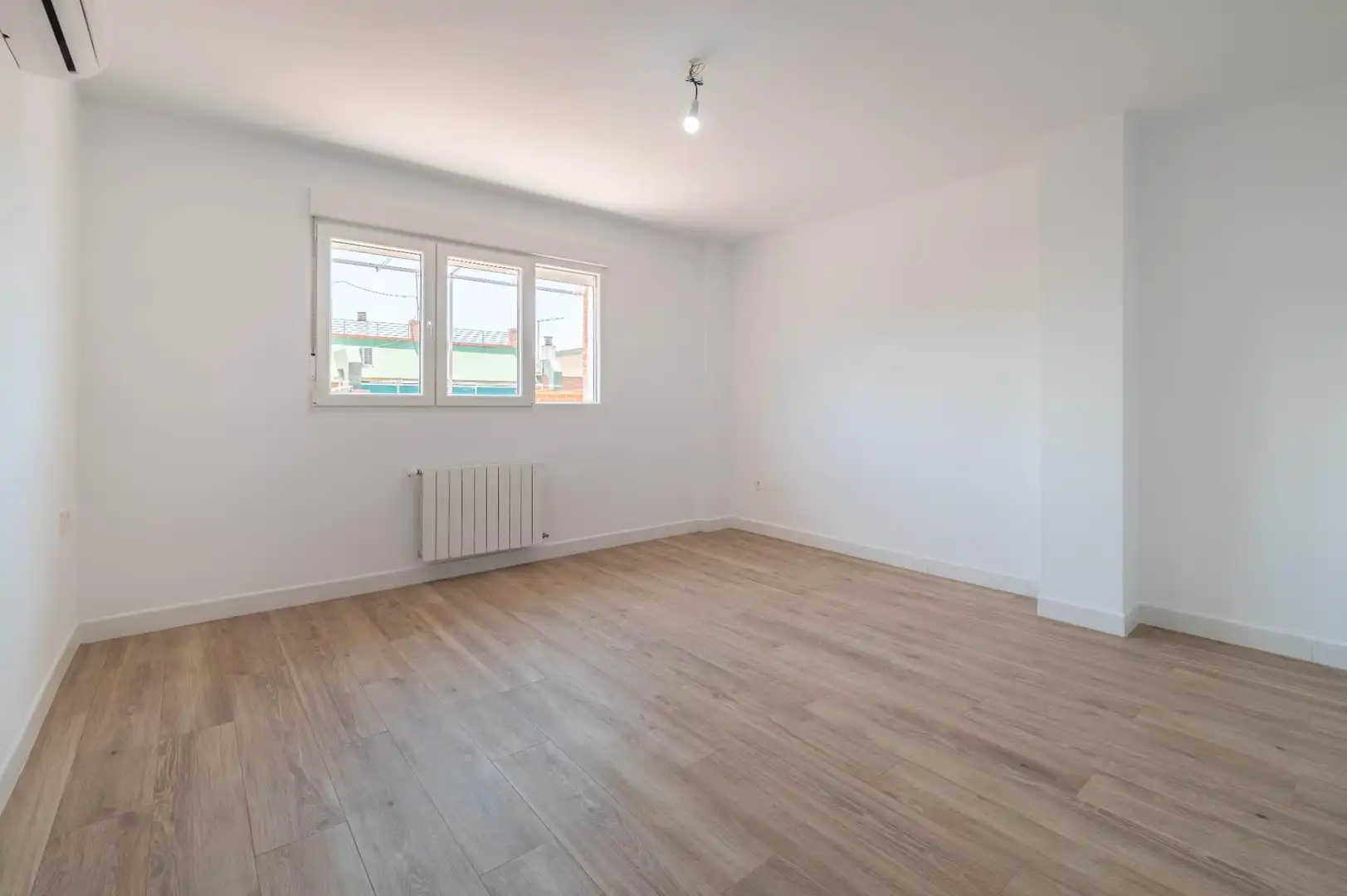Habitación de Ático en venta en Granada con Aire acondicionado, Calefacción y Terraza