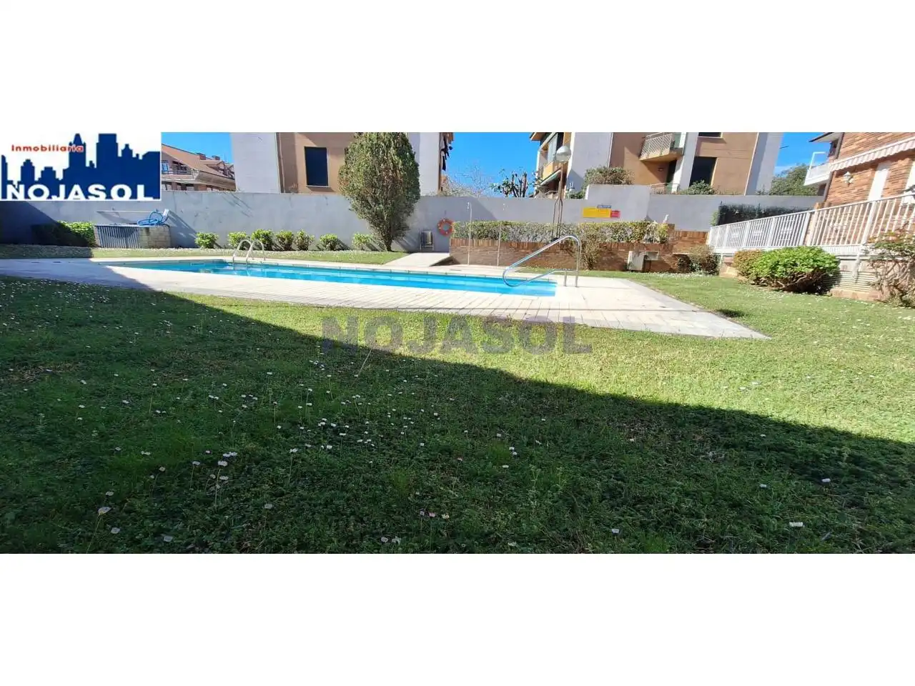 Piscina de Apartament de lloguer en Noja amb Calefacció, Terrassa i Moblat