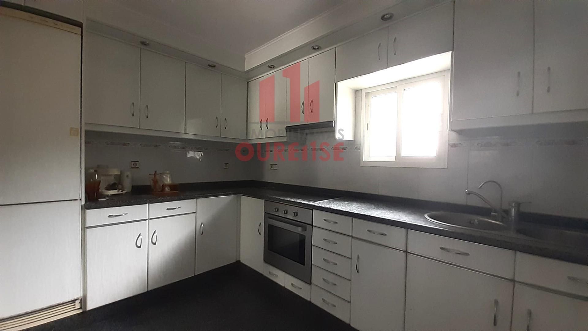 Cuina de Casa o xalet en venda en Ourense Capital  amb Calefacció, Terrassa i Traster