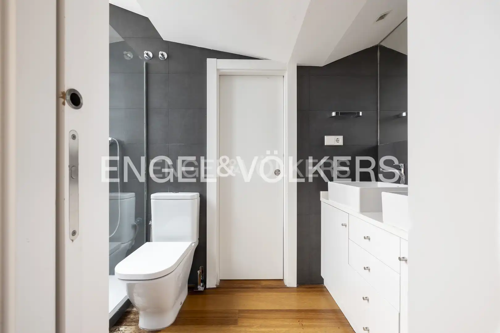Bathroom of Houses for sale in Madrid  with Air Conditioner, Heating and Terrace