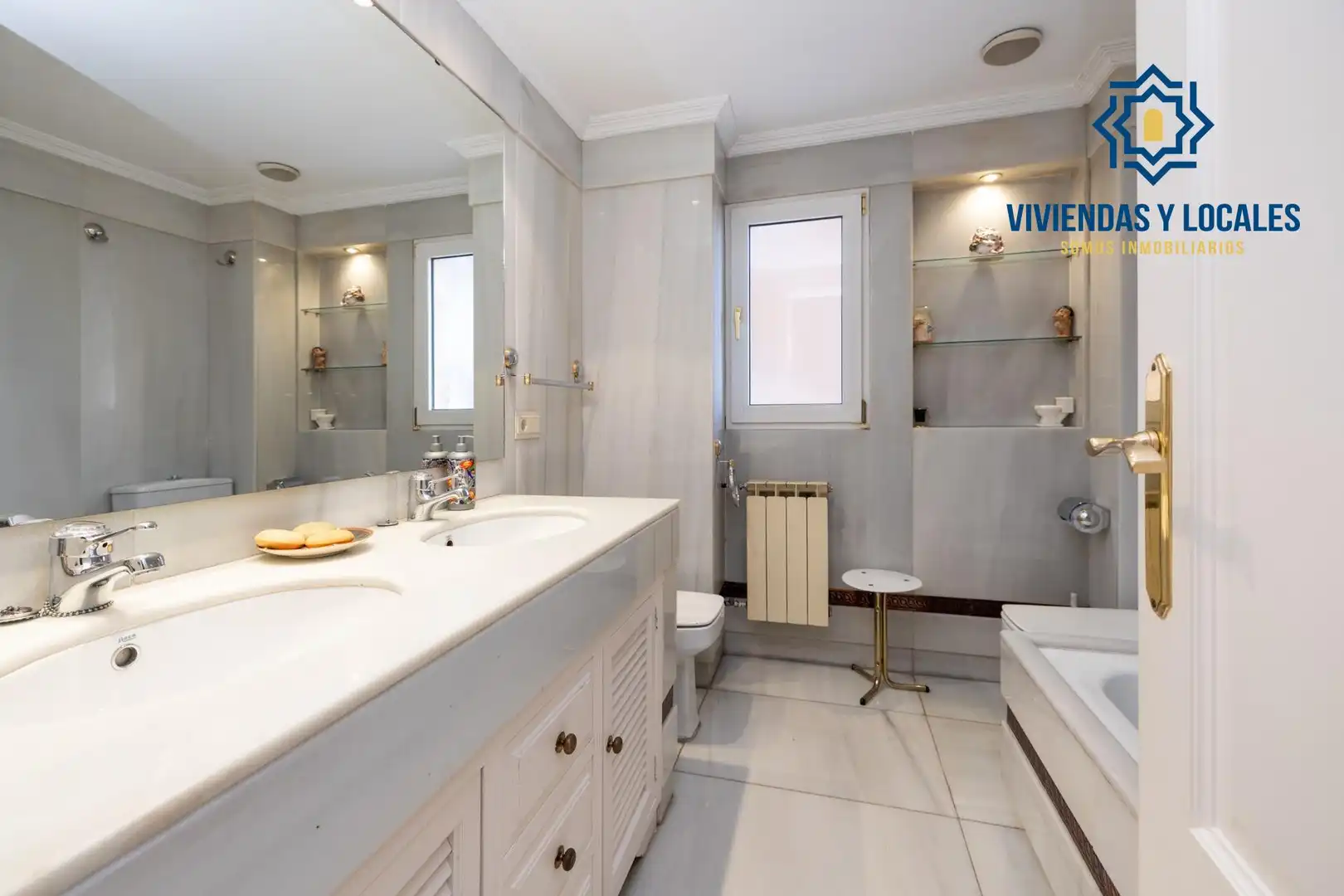Bathroom of Flat for sale in Granada