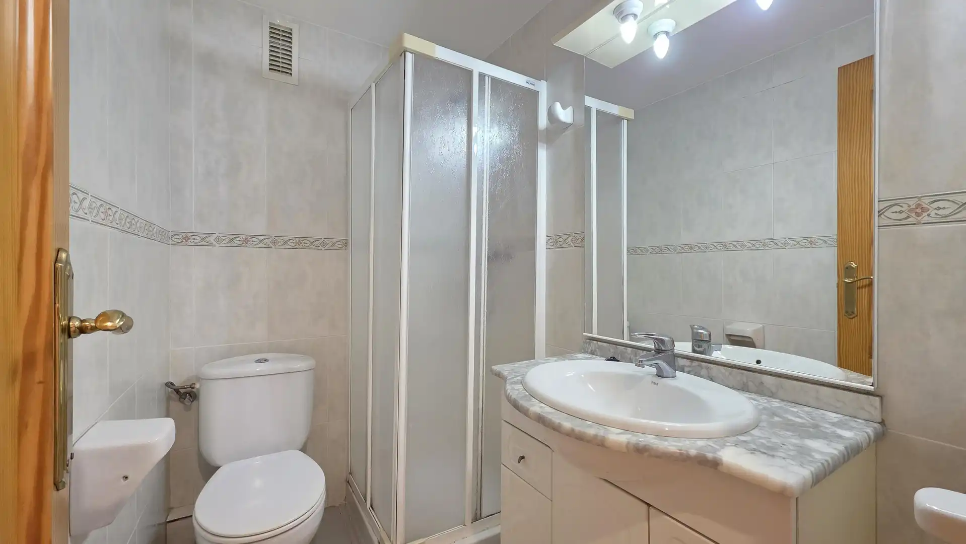 Baño de Piso en venta en Gandia con Balcón