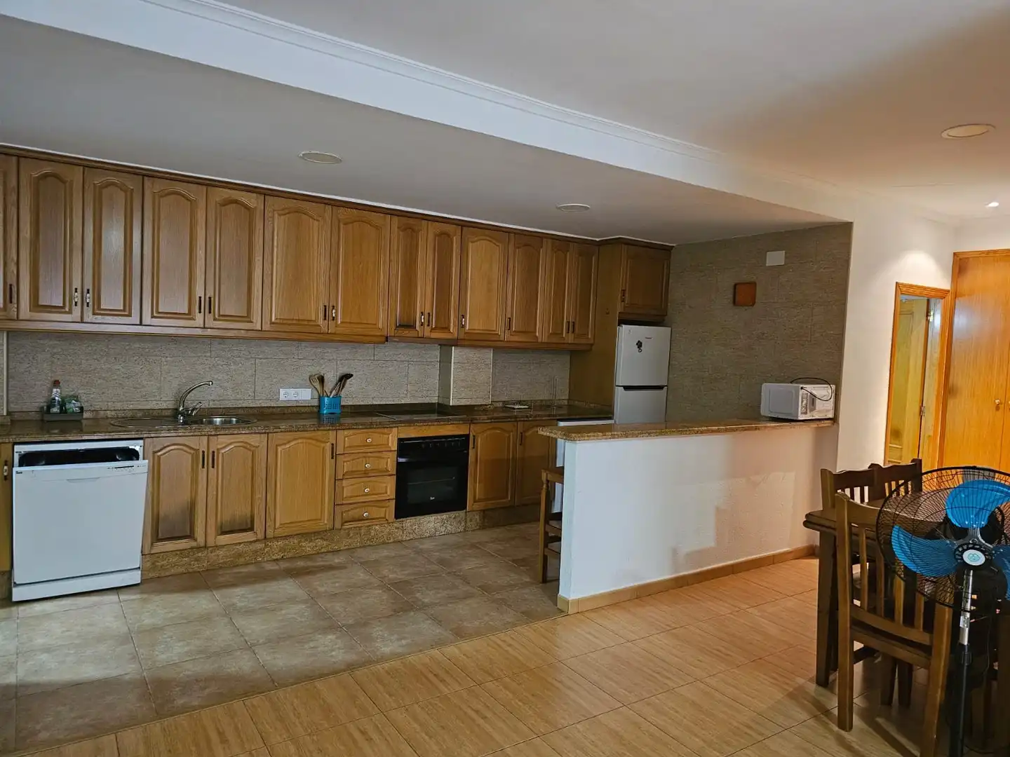 Cocina de Planta baja de alquiler en Santa Pola con Aire acondicionado, Calefacción y Amueblado