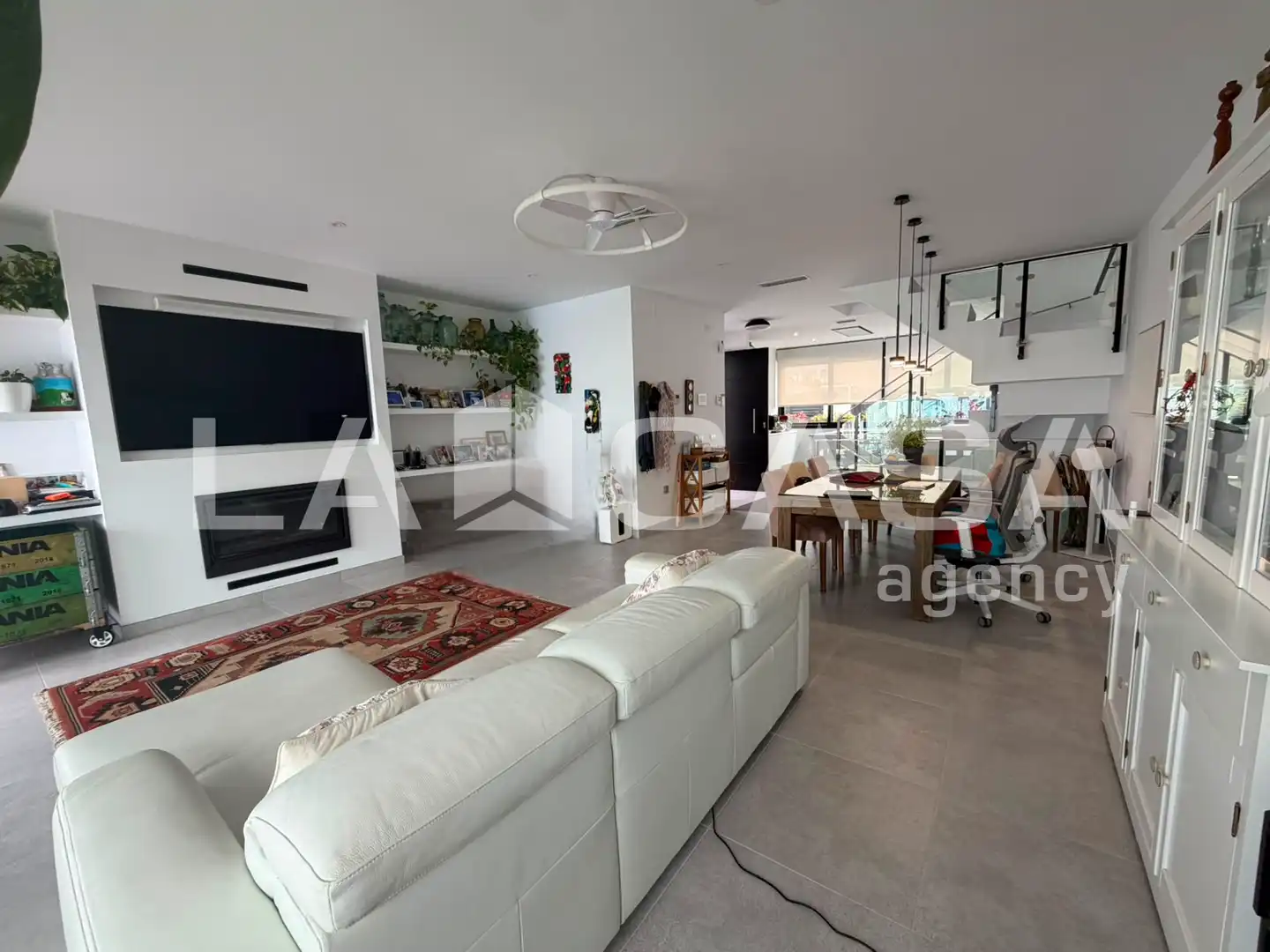 Wohnzimmer von Einfamilien-Reihenhaus zum Verkauf in Dos Hermanas mit Klimaanlage, Terrasse und Abstellraum