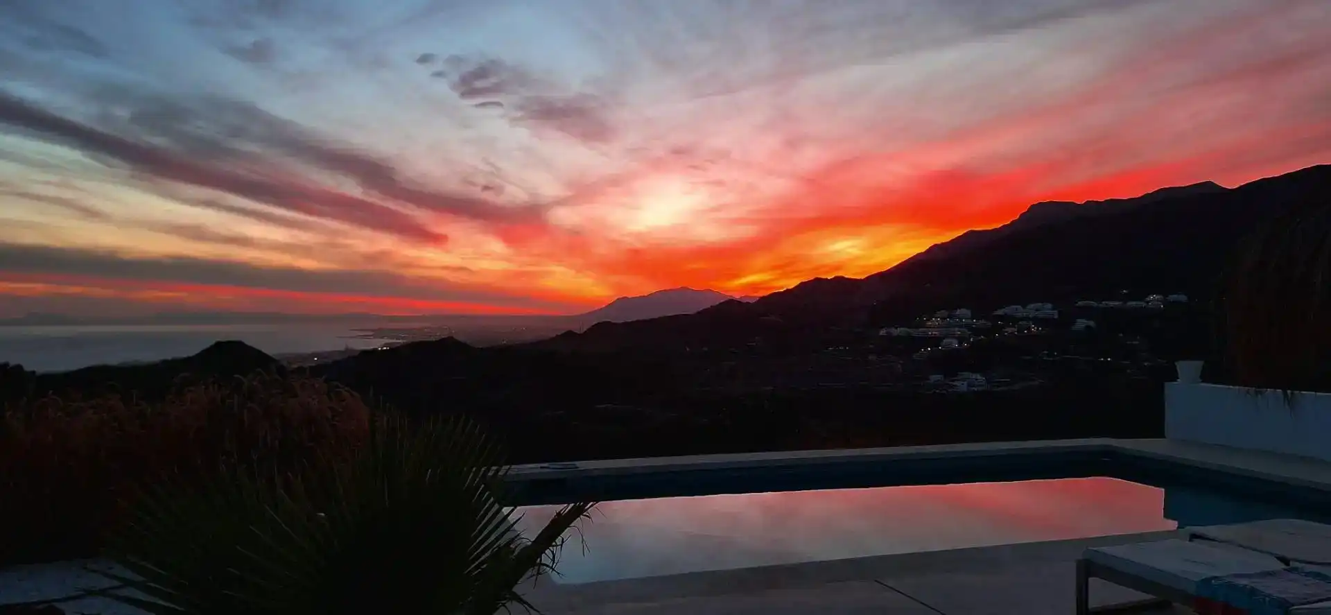 Vista exterior de Casa o xalet en venda en Ojén amb Aire condicionat i Piscina