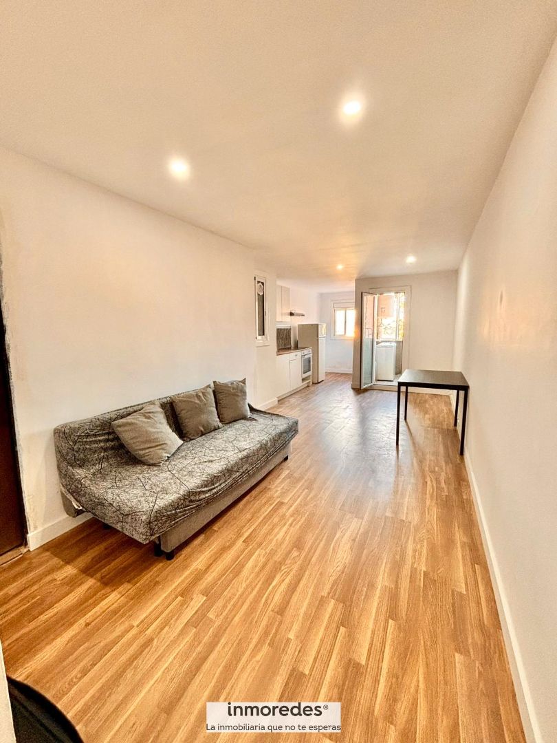 Exterior view of Flat to rent in  Barcelona Capital  with Parquet flooring, Furnished and Oven