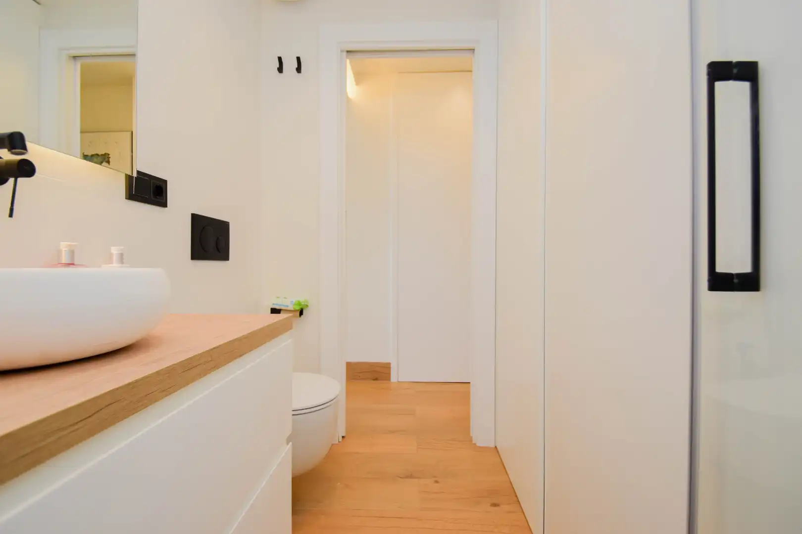 Bathroom of Flat for sale in Almuñécar  with Parquet flooring, Terrace and Furnished