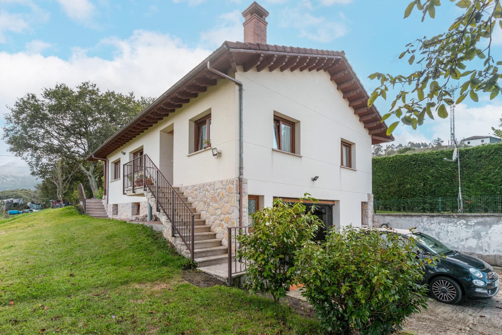 Vista exterior de Casa o xalet en venda en Nava amb Calefacció, Jardí privat i Traster