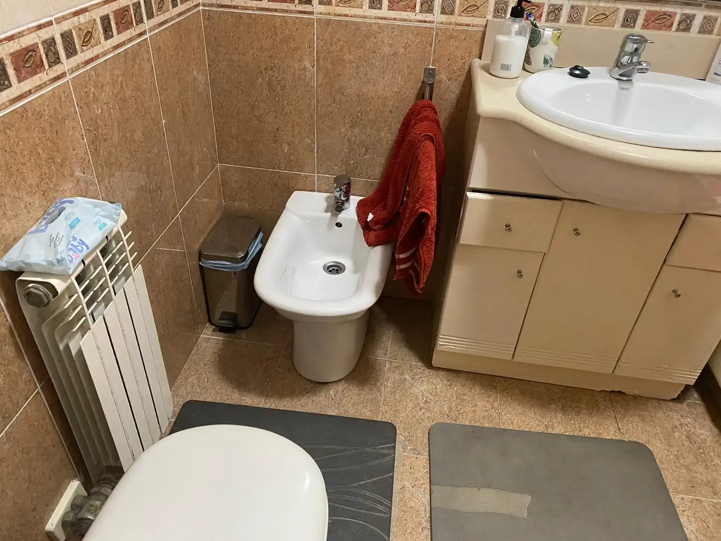 Bathroom of Apartments for rent in Vigo   with Heating, Parquet flooring and Storage room