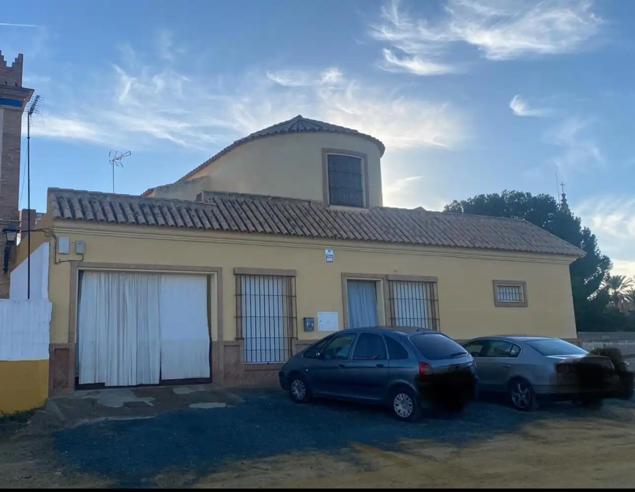 Vista exterior de Casa o xalet en venda en Villanueva del Río y Minas amb Aire condicionat, Jardí privat i Terrassa