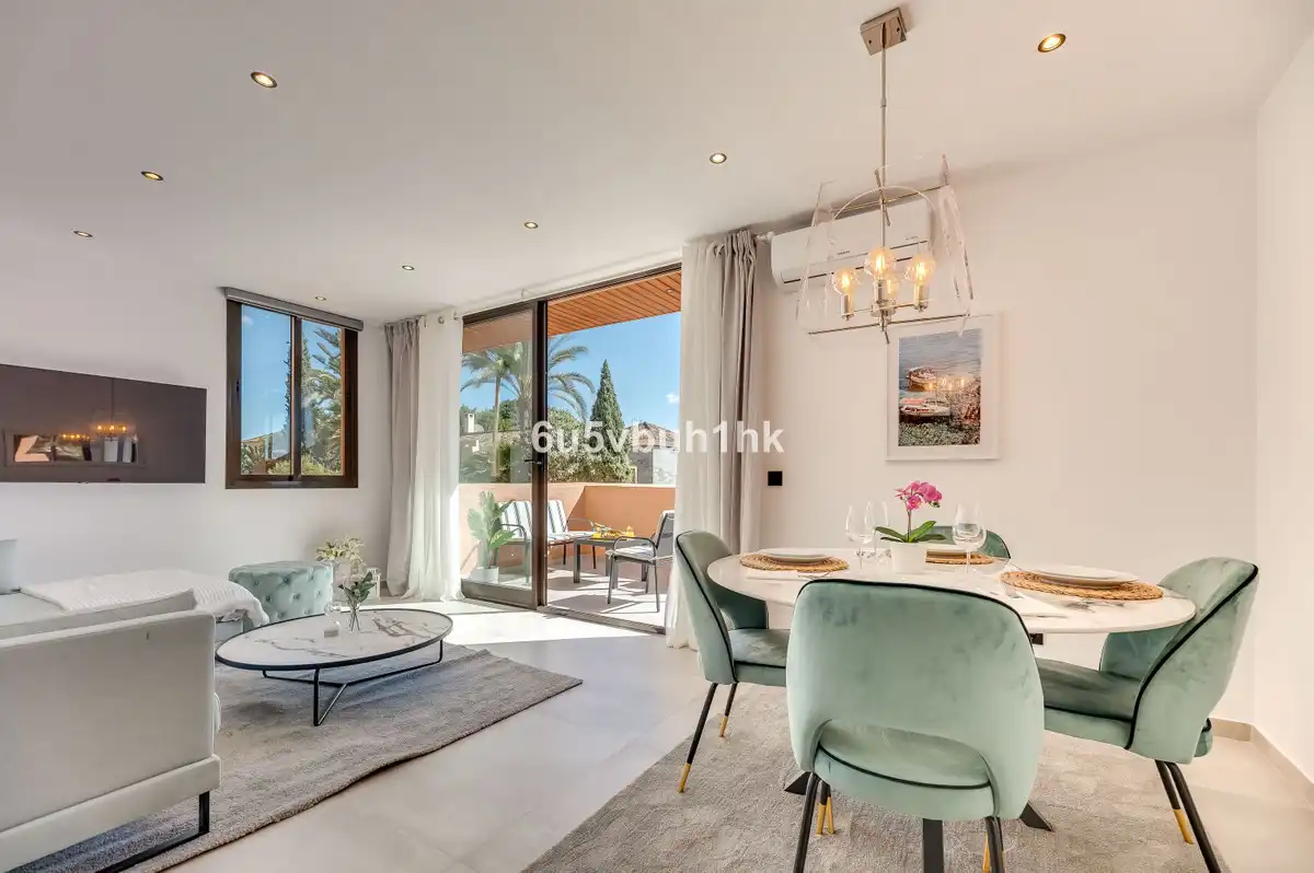 Flat with lift for sale in Estepona Pueblo