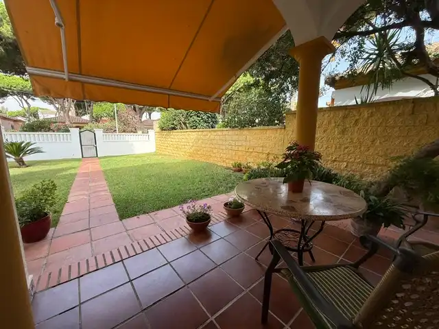 Terrassa de Casa o xalet en venda en Chiclana de la Frontera amb Aire condicionat, Terrassa i Moblat