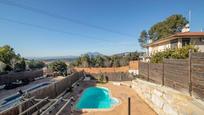 Piscina de Casa adosada en venda en Terrassa amb Calefacció, Jardí privat i Terrassa