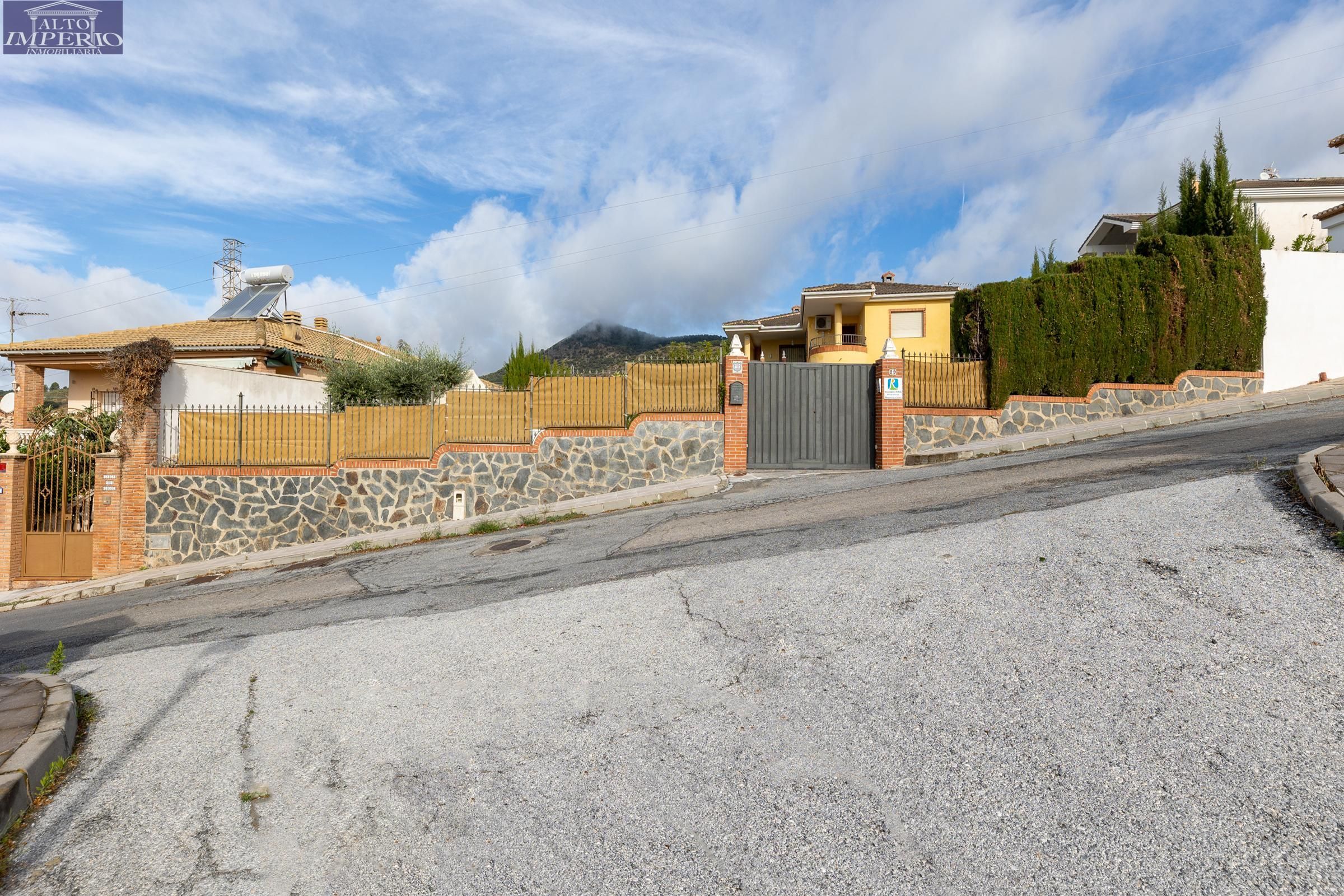 Vista exterior de Casa o chalet en venta en Huétor de Santillán con Calefacción, Jardín privado y Piscina