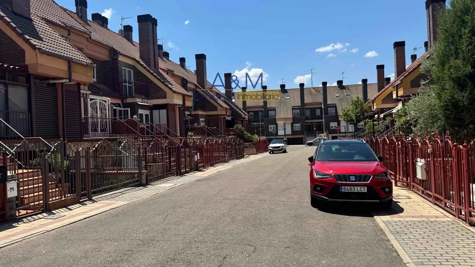 Vista exterior de Casa adosada en venta en Cistérniga con Calefacción, Jardín privado y Terraza