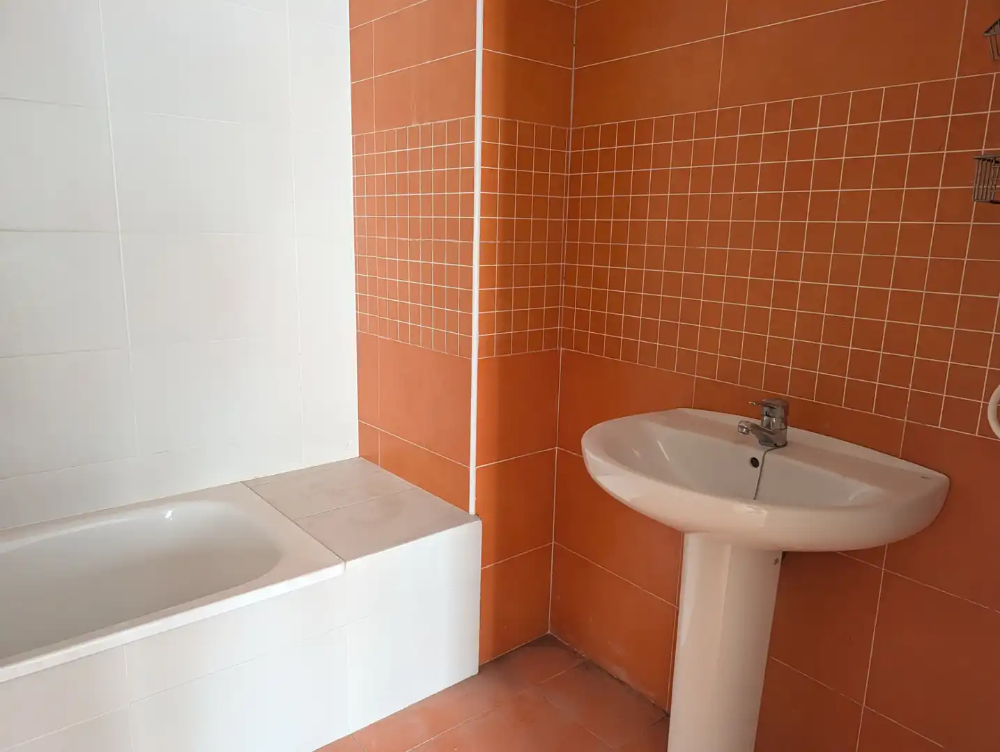 Badezimmer von Wohnung zum Verkauf in Gilet mit Terrasse und Ofen
