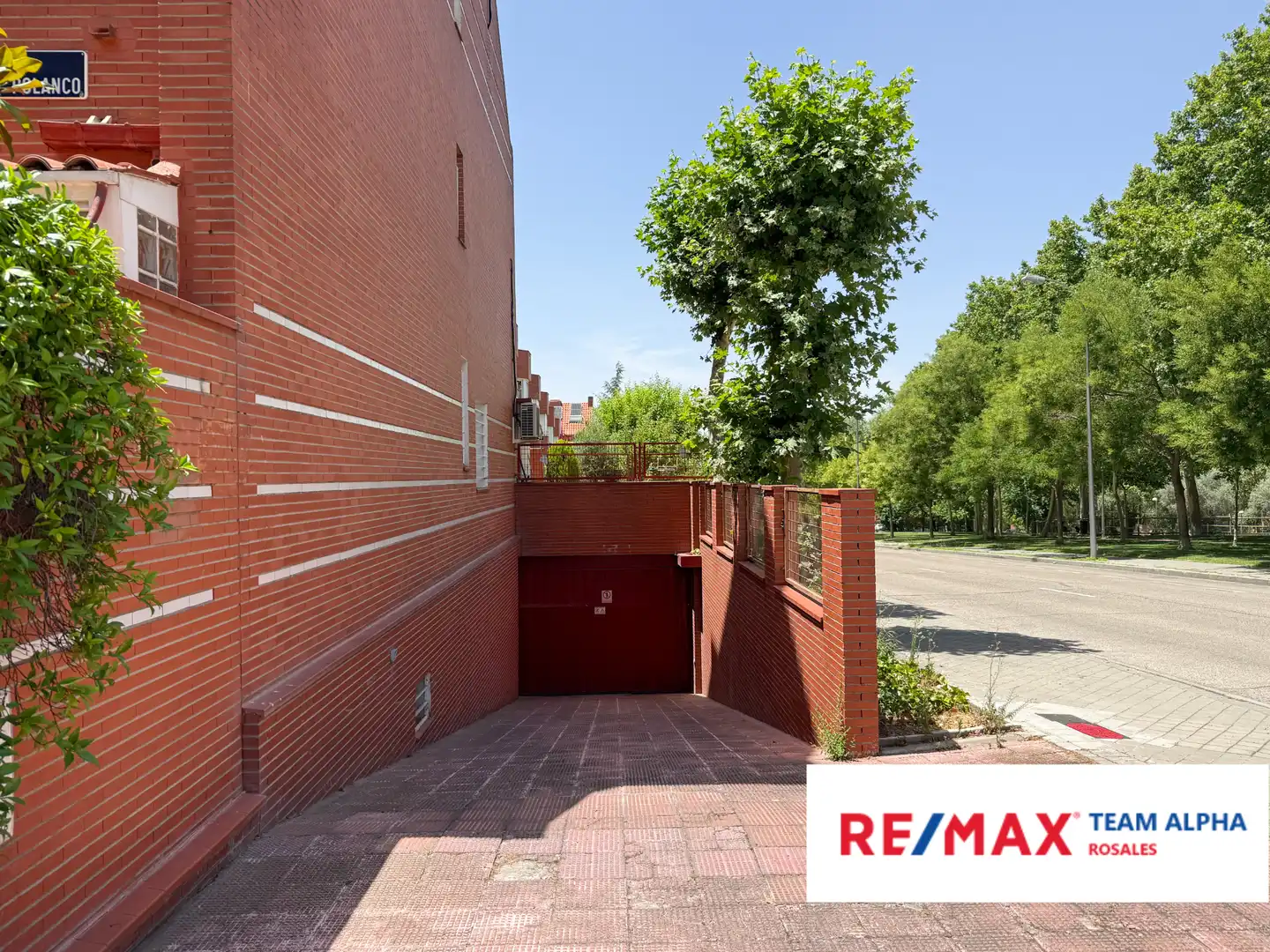 Vista exterior de Casa o chalet en venta en Madrid con Aire acondicionado, Calefacción y Jardín privado