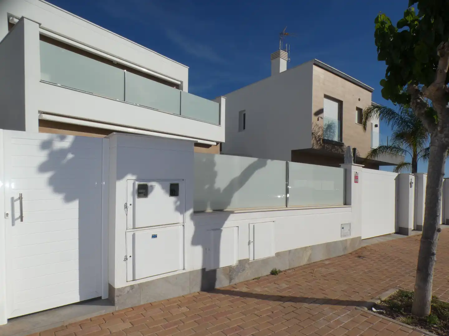 Vista exterior de Casa adosada en venta en San Pedro del Pinatar con Aire acondicionado, Calefacción y Jardín privado