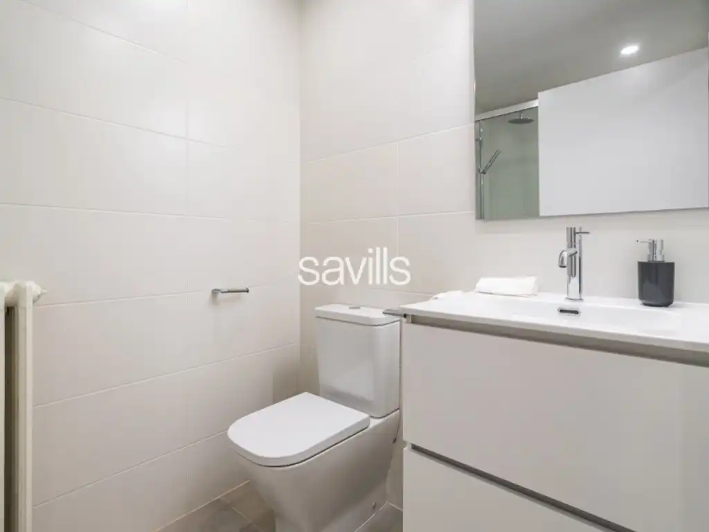 Bathroom of Apartments for sale in Barcelona