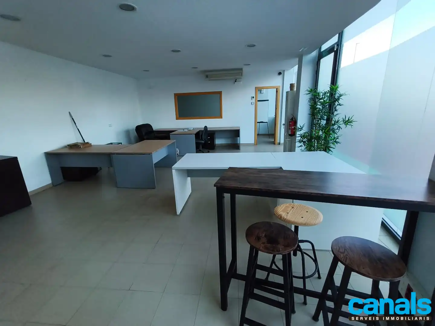 Commercial properties for rent in Ripollet  with Air Conditioner, Heating and Furnished