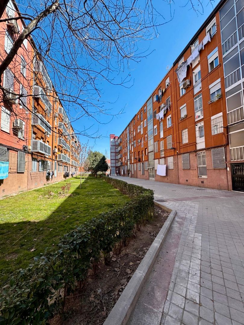Vista exterior de Piso en venta en  Madrid Capital con Calefacción y Amueblado