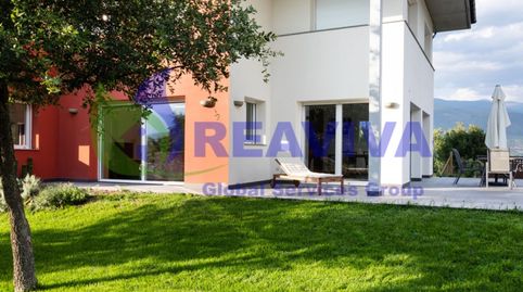 Luz, espacio y vistas una casa moderna con alma en La Seu dUrgell