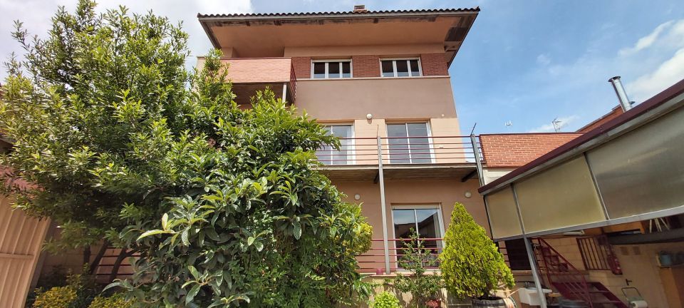 Vista exterior de Casa o xalet en venda en Badarán amb Calefacció, Jardí privat i Terrassa
