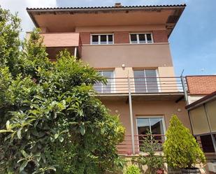 Vista exterior de Casa o xalet en venda en Badarán amb Calefacció, Jardí privat i Terrassa