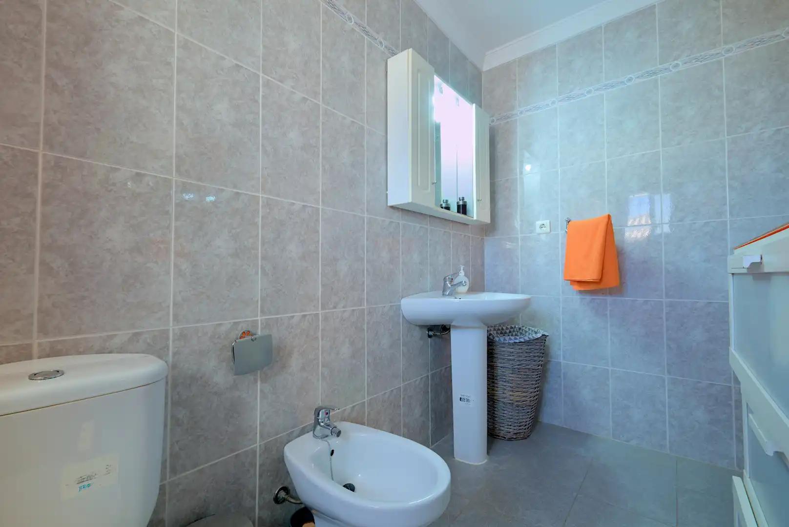 Bathroom of Houses for sale in Vélez-Málaga  with Air Conditioner, Swimming Pool and Furnished