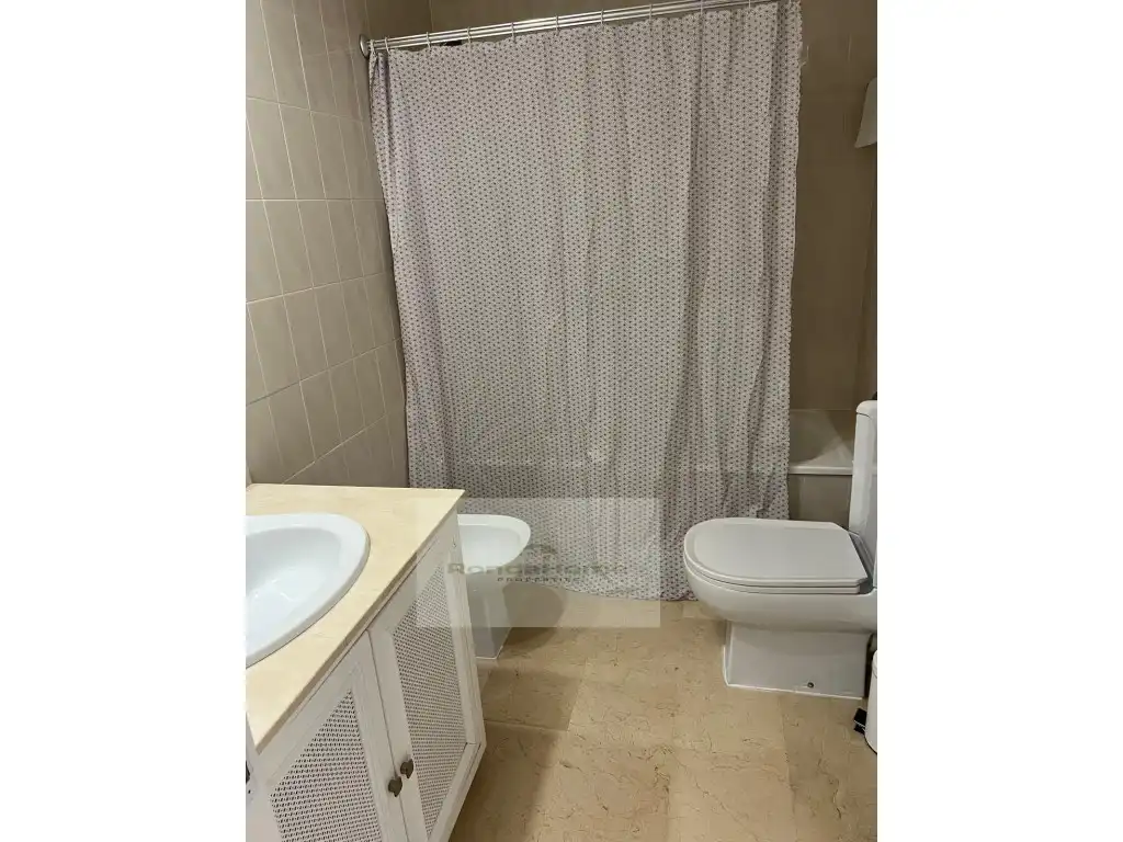 Baño de Piso de alquiler en Marbella con Terraza