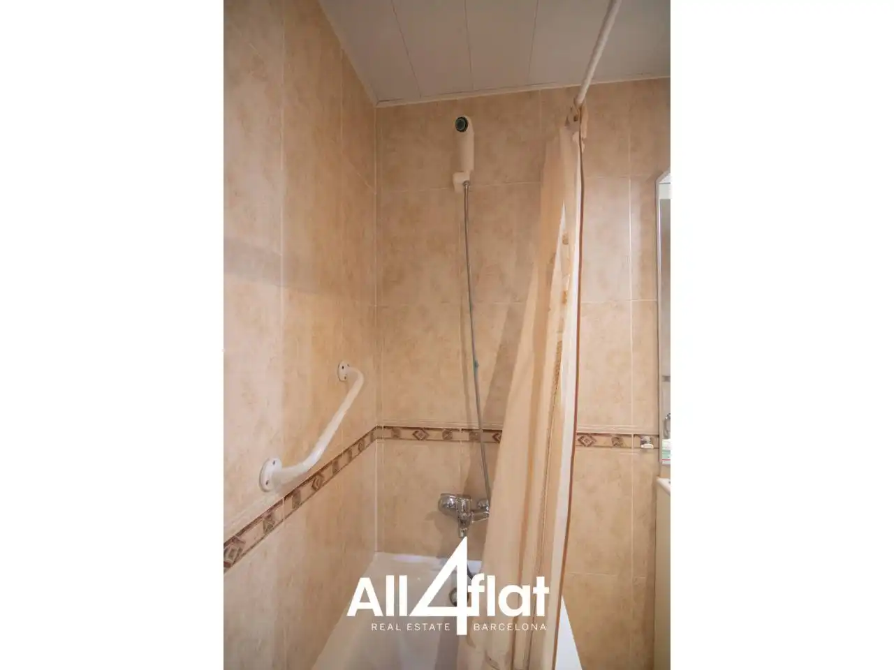 Badezimmer von Wohnung zum Verkauf in Viladecans mit Klimaanlage, Heizung und Balkon