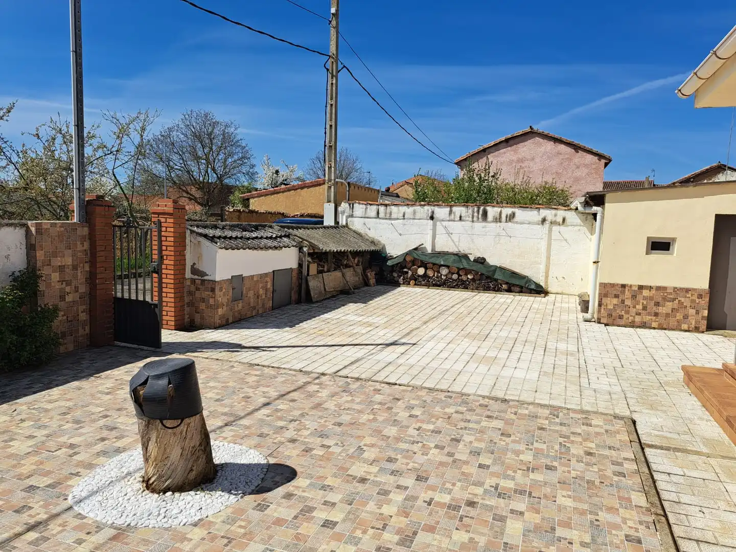 Exterior view of Houses for sale in Villasabariego  with Heating, Parquet flooring and Furnished