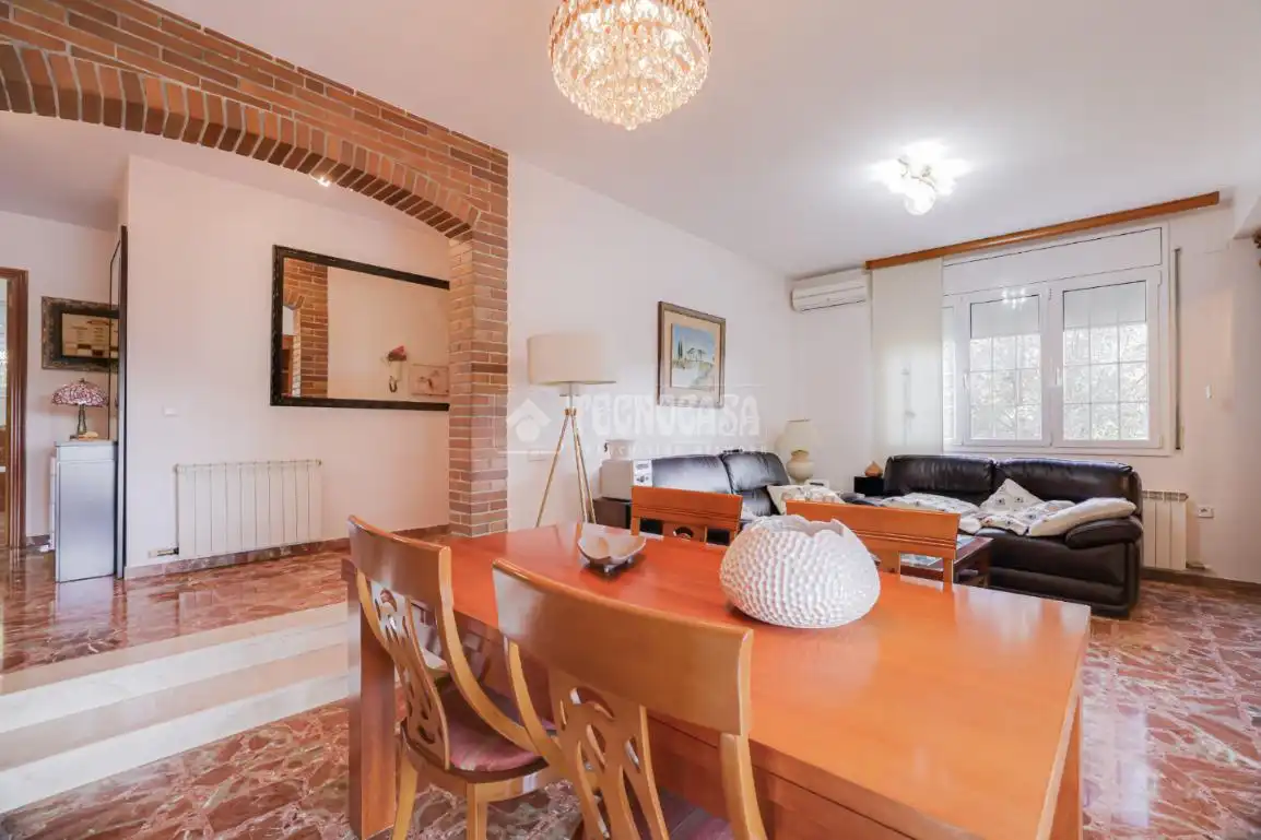 Sala d'estar de Casa o xalet en venda en Rubí amb Aire condicionat, Calefacció i Terrassa
