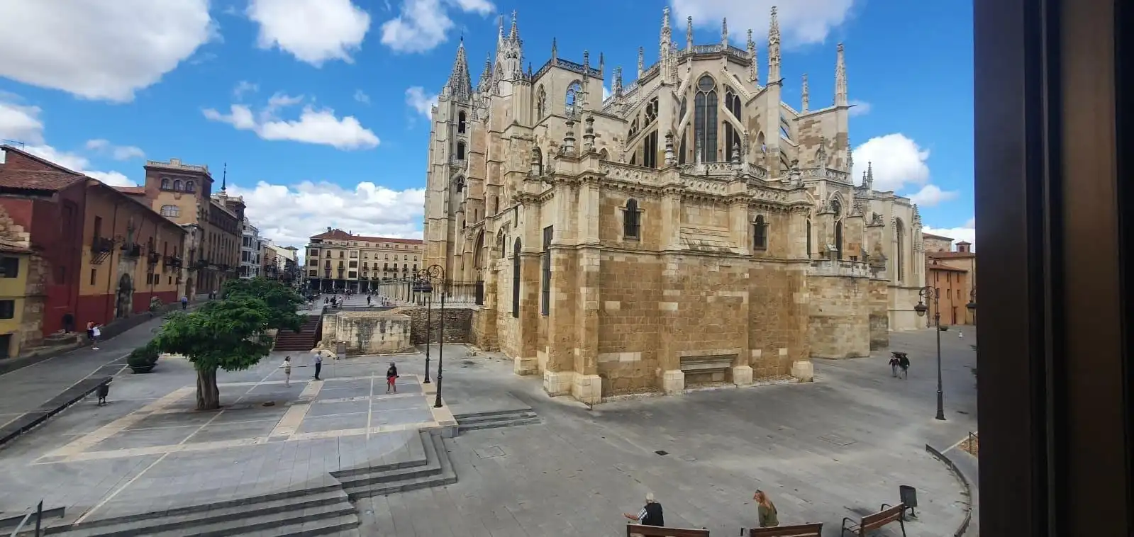 Vista exterior de Edificio en venta en León Capital 