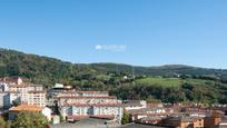 Vista exterior de Pis en venda en Bilbao  amb Balcó