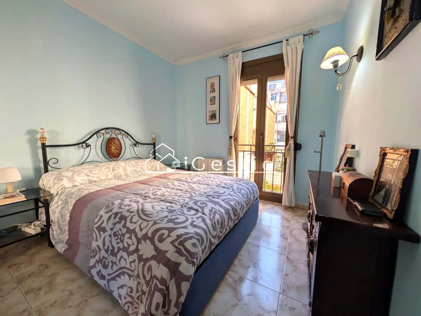 Dormitori de Casa adosada en venda en Santa Coloma de Gramenet amb Aire condicionat, Calefacció i Jardí privat