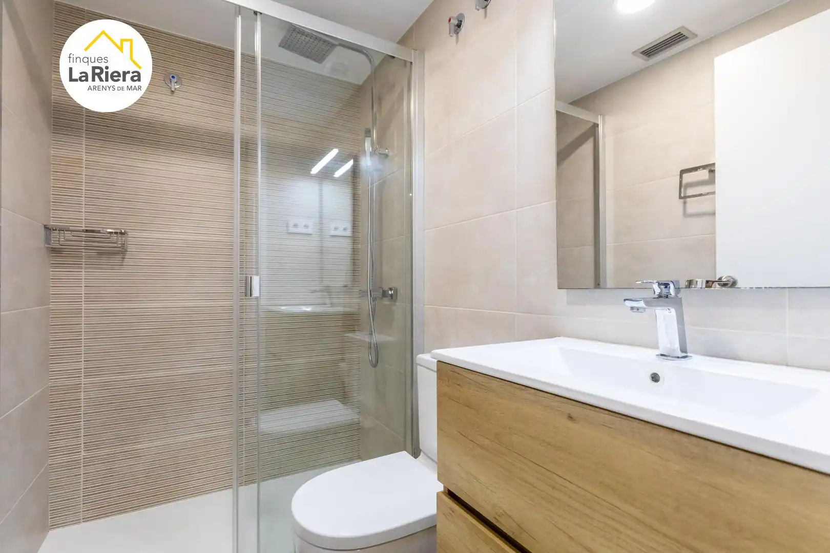 Baño de Dúplex en venta en Arenys de Mar con Aire acondicionado, Calefacción y Terraza
