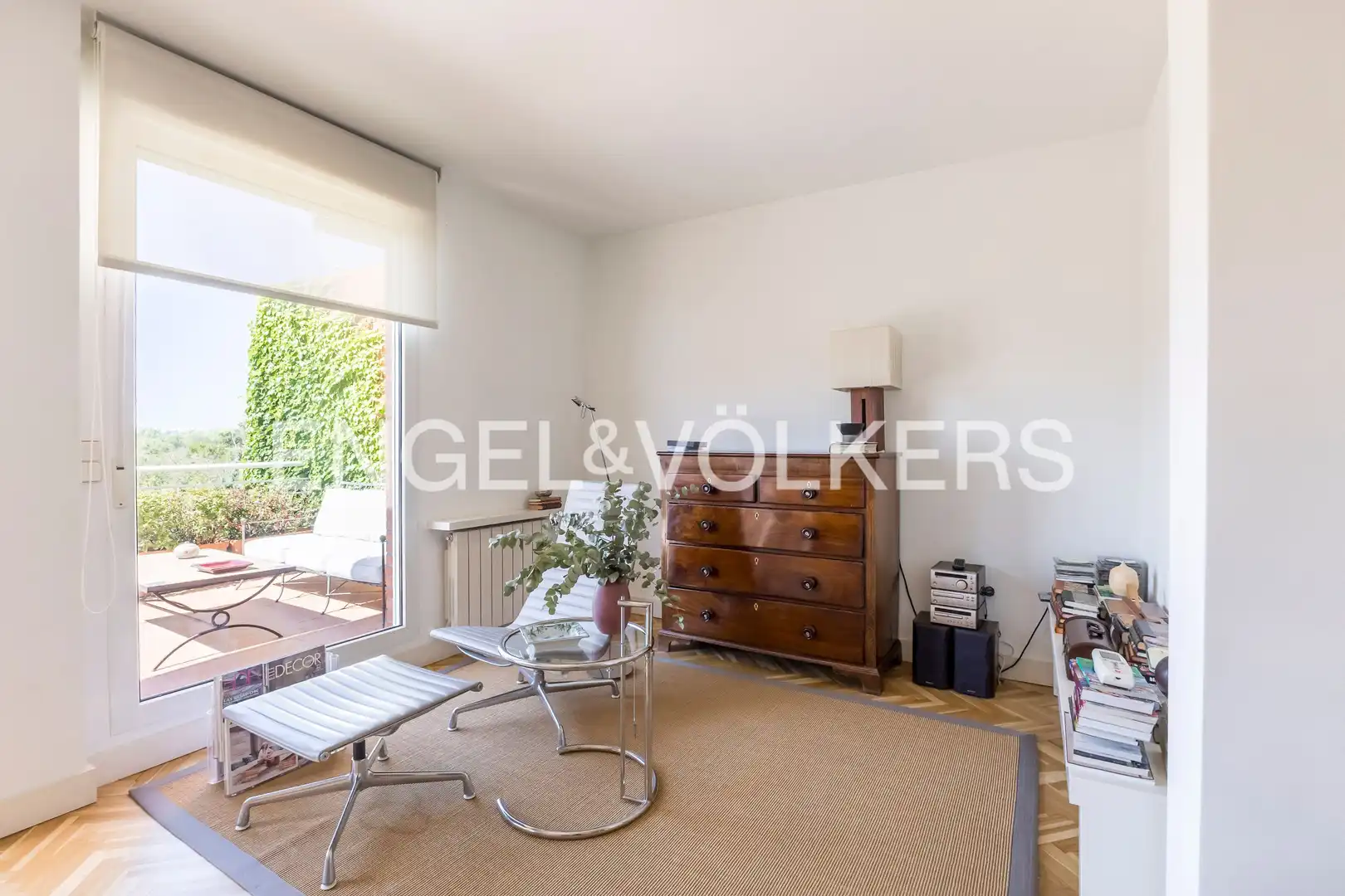 Living room of Detached homes for sale in Madrid  with Air Conditioner, Heating and Private garden