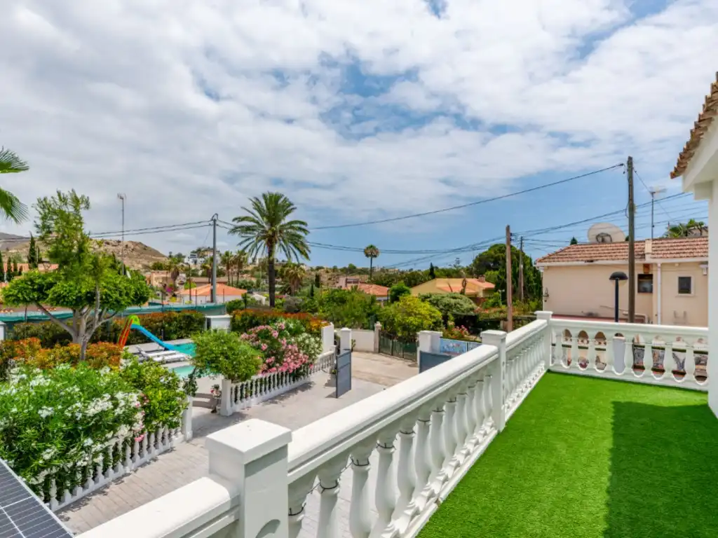Terrassa de Casa o xalet en venda en El Campello amb Aire condicionat, Jardí privat i Terrassa