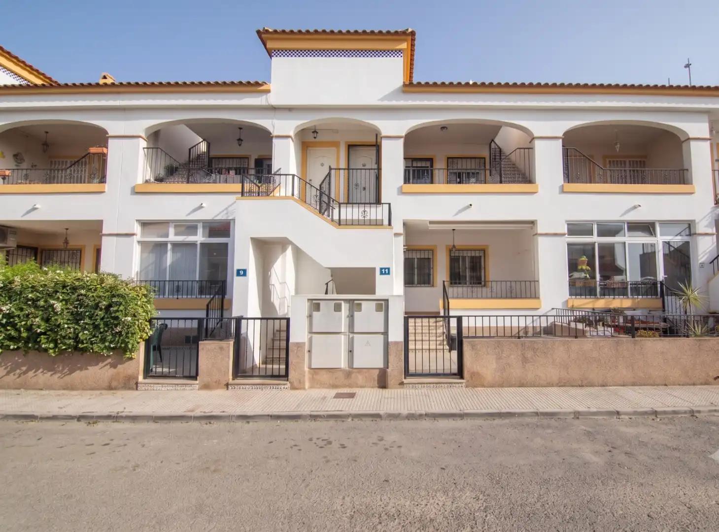 Vista exterior de Casa o xalet en venda en Orihuela amb Calefacció, Moblat i Piscina comunitària