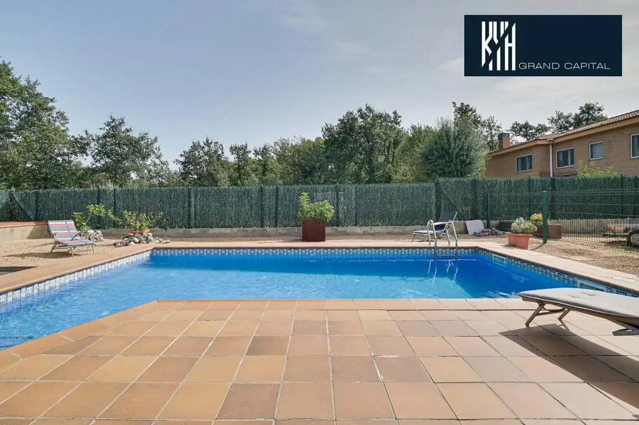 Casa con terraza en venta en Urbanització Llac del Cigne, imagen 5