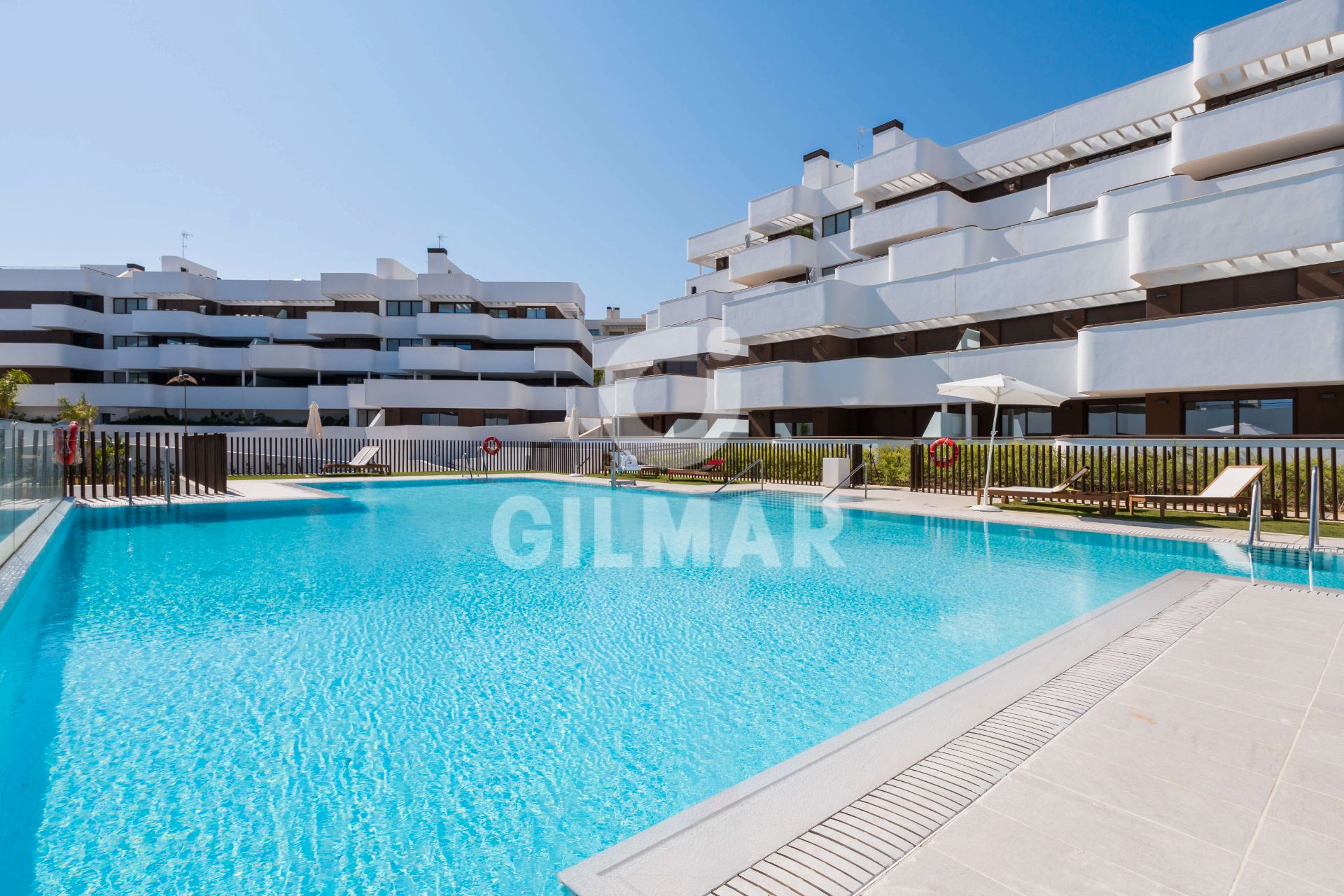 Vista exterior de Planta baixa en venda en Estepona amb Aire condicionat, Terrassa i Traster