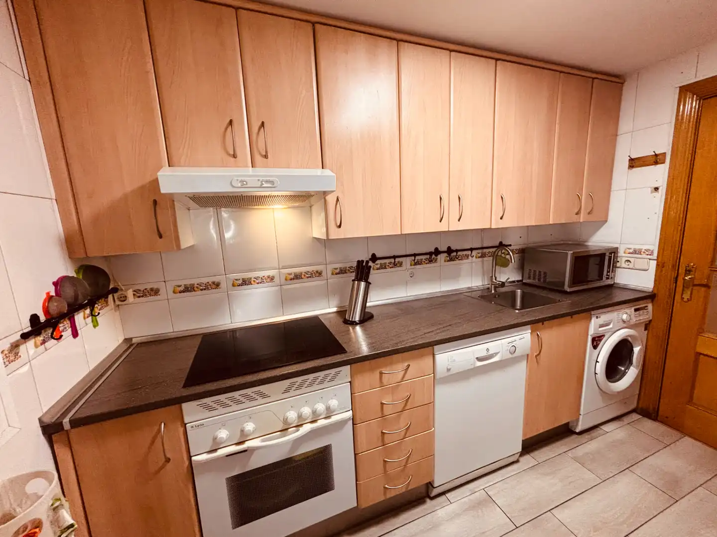 Kitchen of Flat for rent in Getafe  with Air Conditioner, Parquet flooring and Washing machine