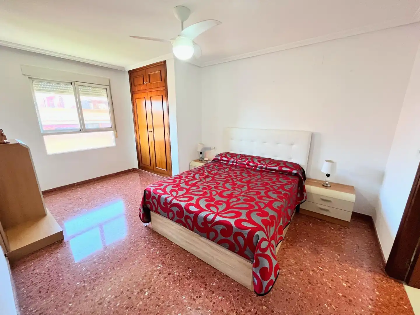 Habitación de Piso en venta en Alicante / Alacant con Jardín privado, Terraza y Piscina comunitaria