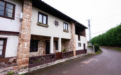 Vista exterior de Casa adosada en venda en Villaviciosa amb Calefacció i Traster