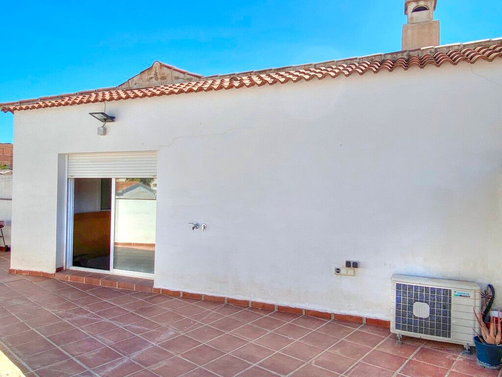 Außenansicht von Maisonette zum Verkauf in Riogordo mit Klimaanlage