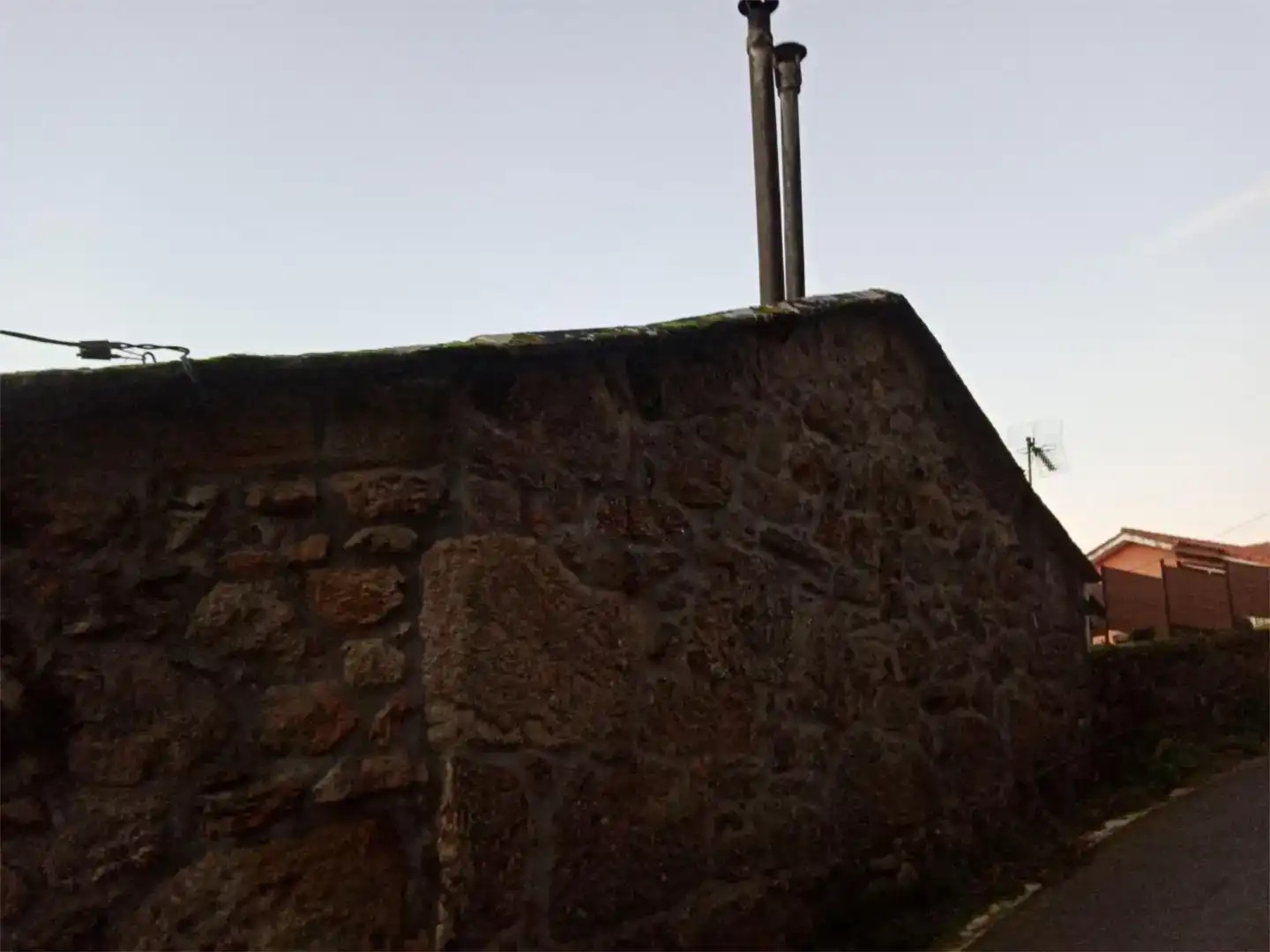 Vista exterior de Casa o xalet en venda en Pontevedra Capital  amb Jardí privat, Parquet i Traster
