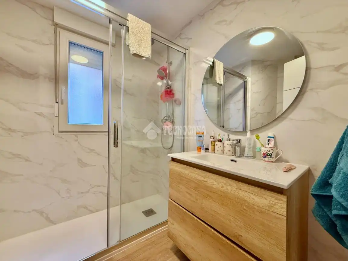 Bathroom of Flat for sale in Alcalá de Henares  with Air Conditioner and Terrace