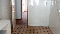 Bathroom of Flat for sale in  Madrid Capital